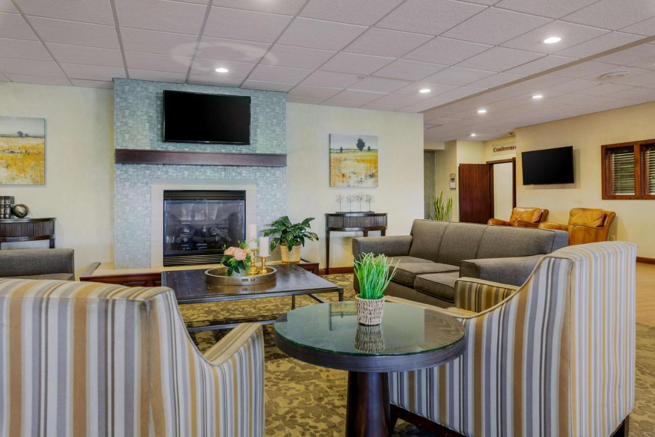 Best Western Plus Dubuque Hotel&Conference Center Extérieur photo