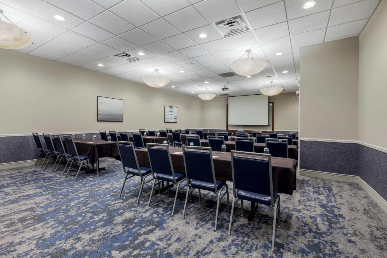 Best Western Plus Dubuque Hotel&Conference Center Extérieur photo