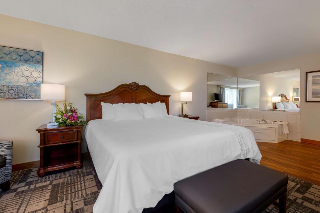 Best Western Plus Dubuque Hotel&Conference Center Extérieur photo