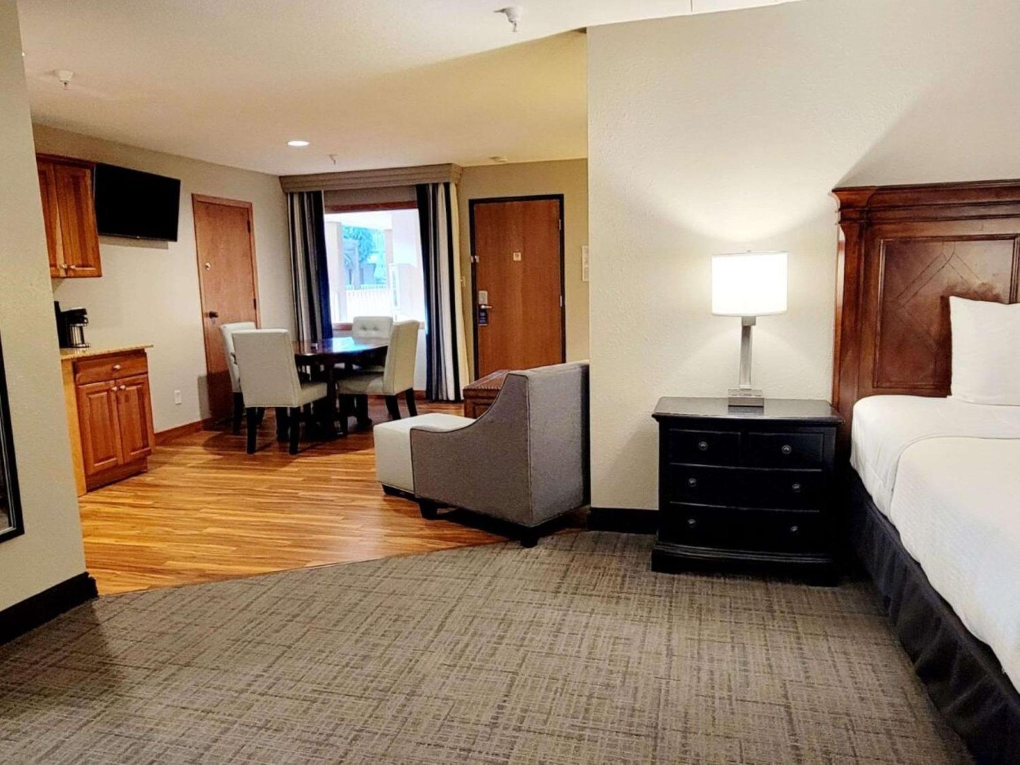 Best Western Plus Dubuque Hotel&Conference Center Extérieur photo